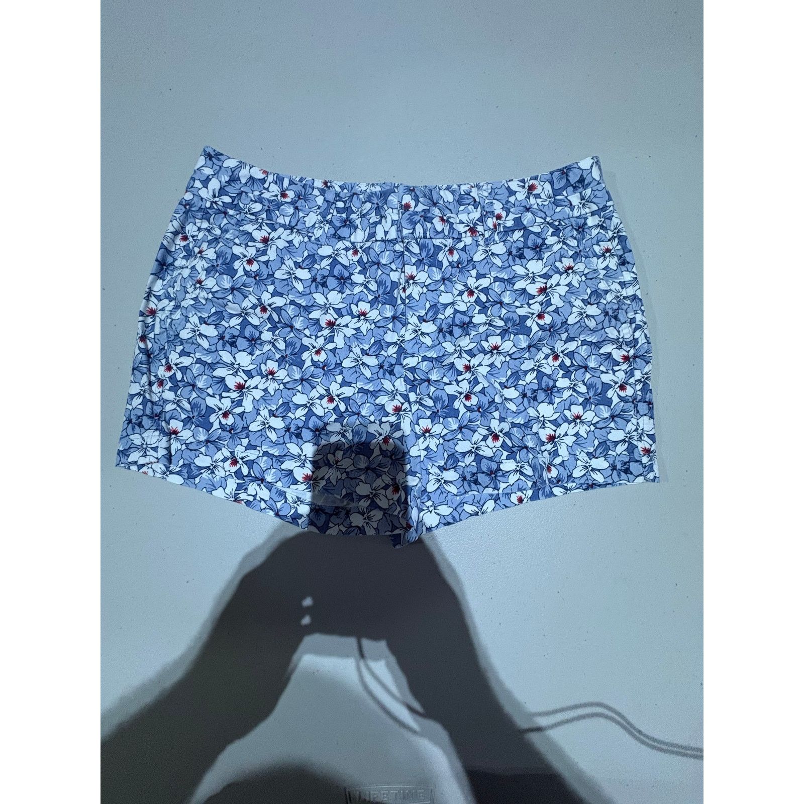 Gap Women’s GAP City Floral Khaki Shorts Size 4 Size 27" / US 4 / IT 40 - 2 Thumbnail