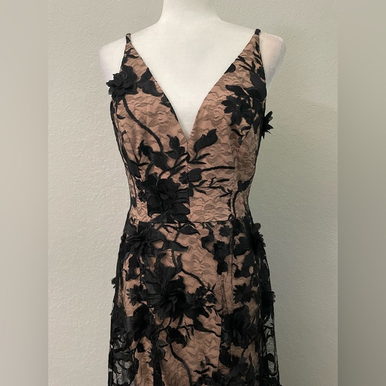 Dress the Population Dress the Population Plunging Gown Sleeveless Floral Dress M Size M / US 6-8 / IT 42-44 - 3 Thumbnail