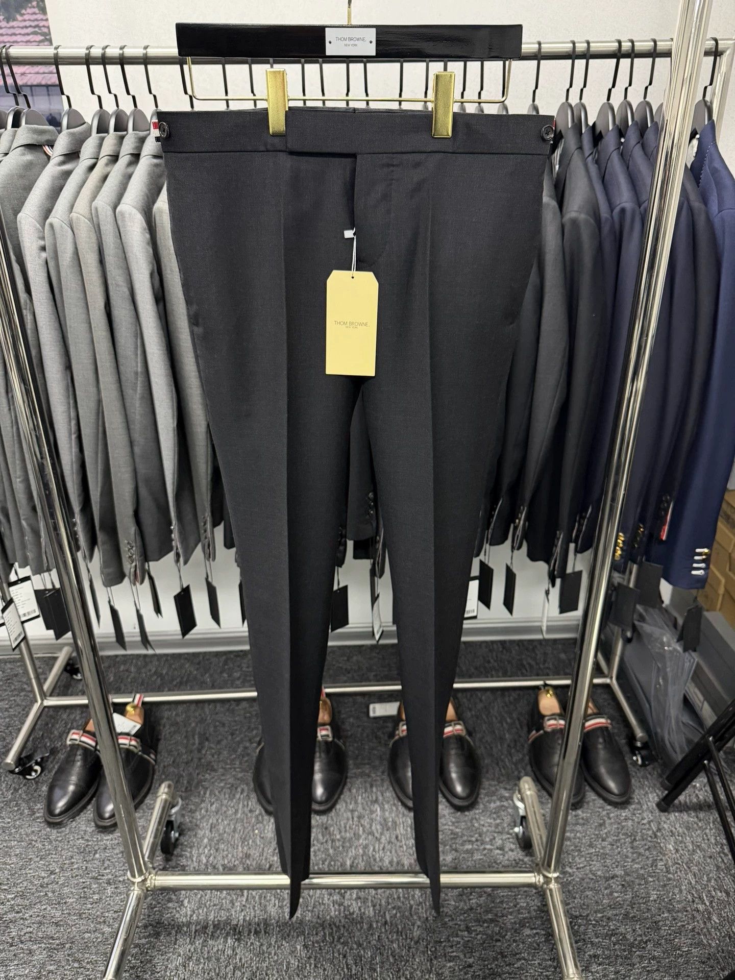Thom Browne Thom Browne Men's Classic Slim Charcoal Wool Trousers Size US 29 - 1 Thumbnail