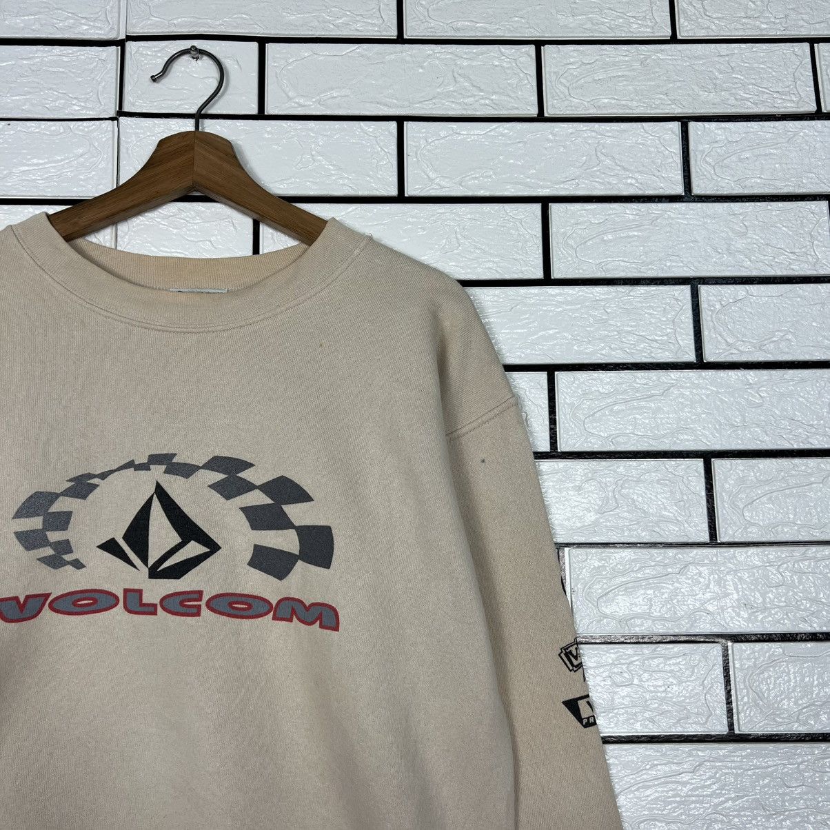 Volcom Vintage 90's VOLCOM Big Logo Crewneck Sweatshirt #4170-C191 Size US S / EU 44-46 / 1 - 5 Thumbnail