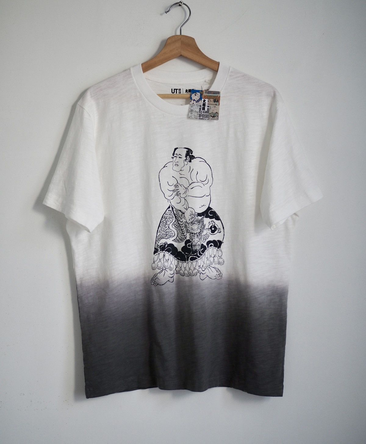 Uniqlo Sumo wrestling graphic Uniqlo T shirt size medium Size US M / EU 48-50 / 2 - 1 Thumbnail