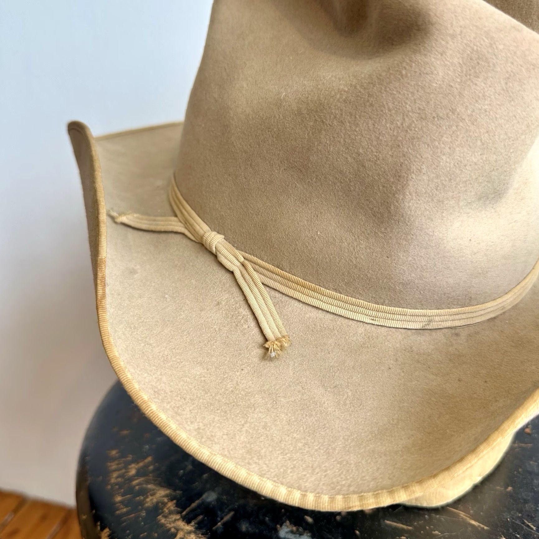 FELT VINTAGE HaT Plainsman Cowboy Hat Raw Hide Felt Fresno Western Hat Cowboy Hat Mens 7 1/8 Felt Brown? Size ONE SIZE - 5 Thumbnail