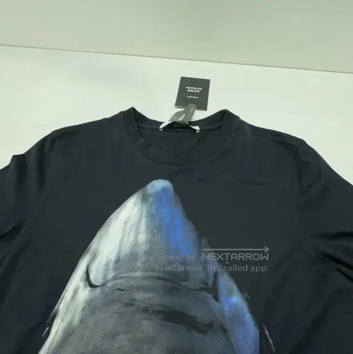 Givenchy Givenchy Shark Print Loose Short-Sleeve T-Shirt. Size US XS / EU 42 / 0 - 2 Thumbnail