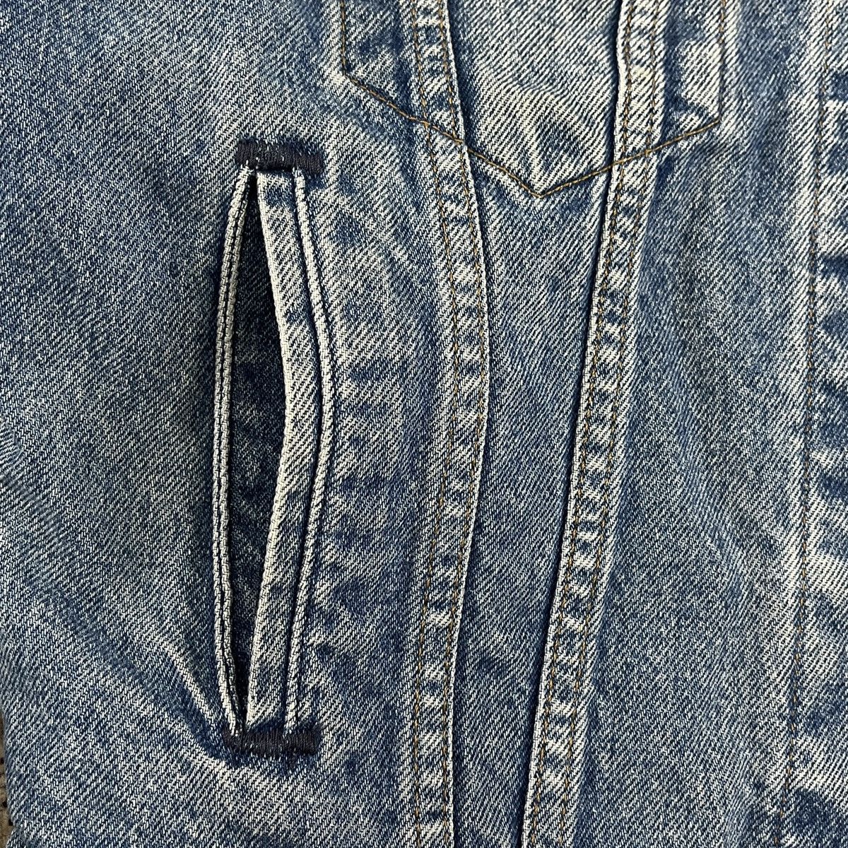 LVC × Levi's Vintage Clothing × Vintage Vintage Levis Trucker Denim Jacket Distressed Skull Patches Size US M / EU 48-50 / 2 - 17 Thumbnail