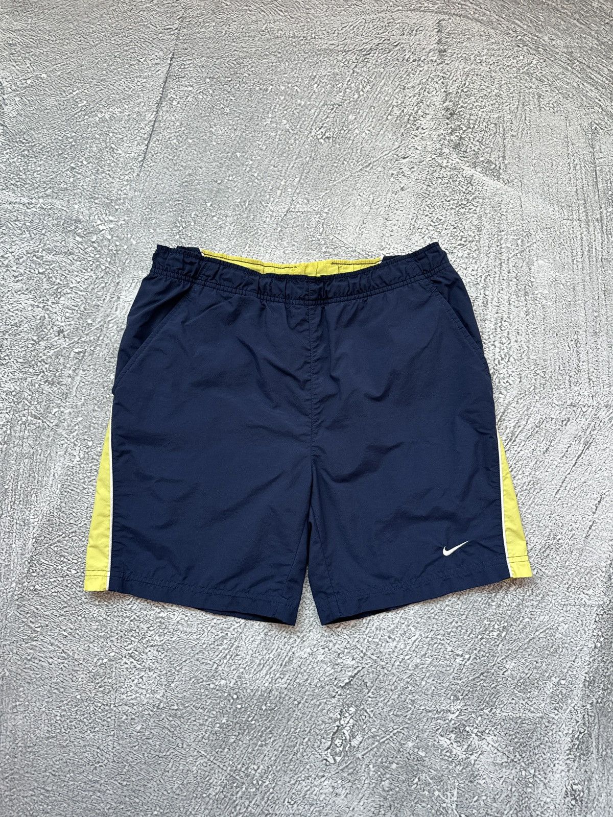 Nike Nike Vintage Y2K Nylon Track Shorts Swoosh Size S Size US 30 / EU 46 - 3 Thumbnail