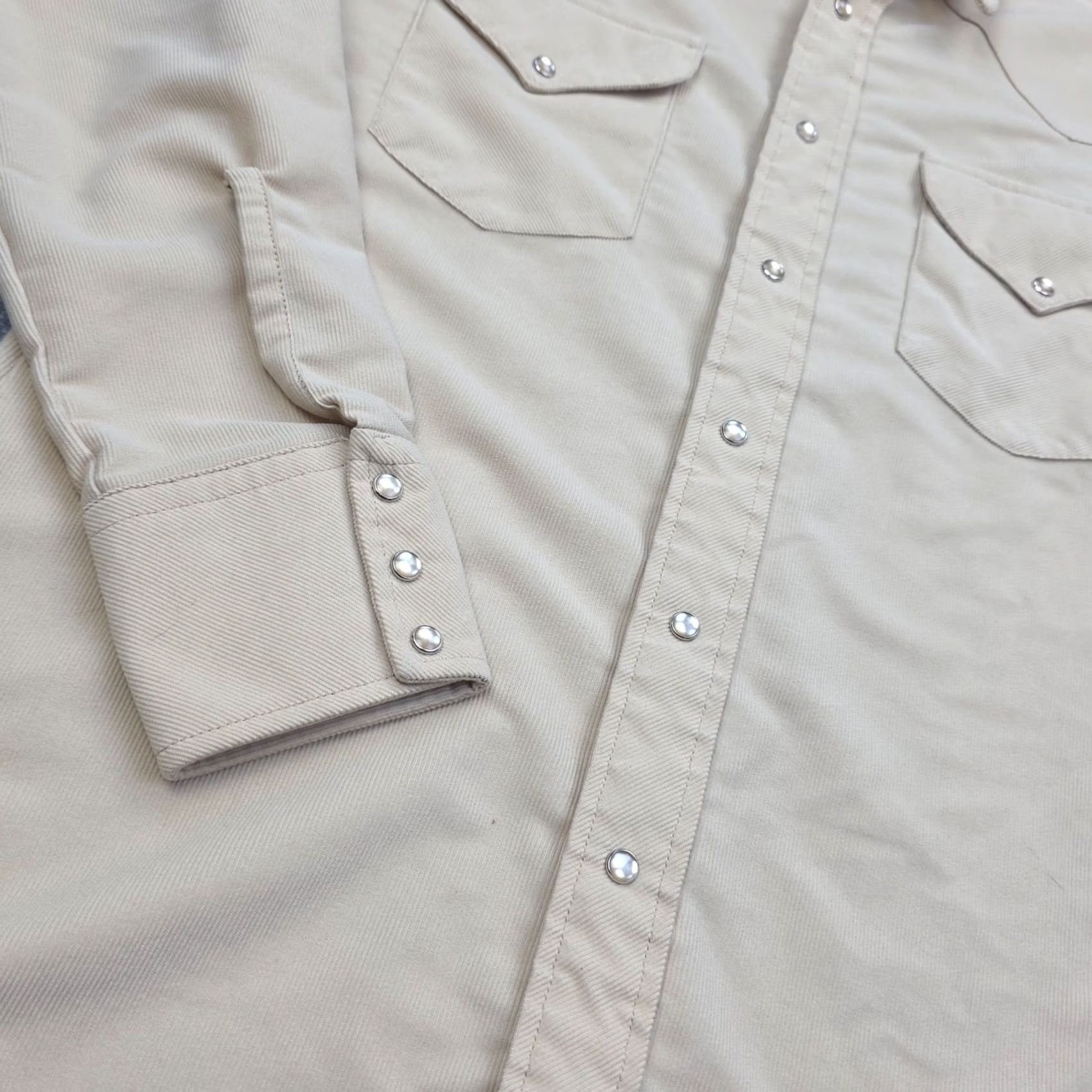 Vintage VINTAGE Miller Shirt Mens Small 15-34 Beige Micro-Corduroy Pearl Snap USA Shirt Mens Small Beige Micro-Corduroy Pearl Snap Western Pockets Mens Size US S / EU 44-46 / 1 - 3 Thumbnail