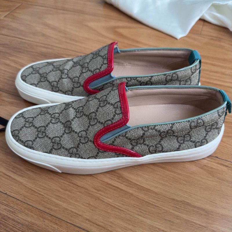 Gucci Gucci Stylish Slip-On Sneakers for Women 0079 Size US 8 / IT 38 - 1 Thumbnail