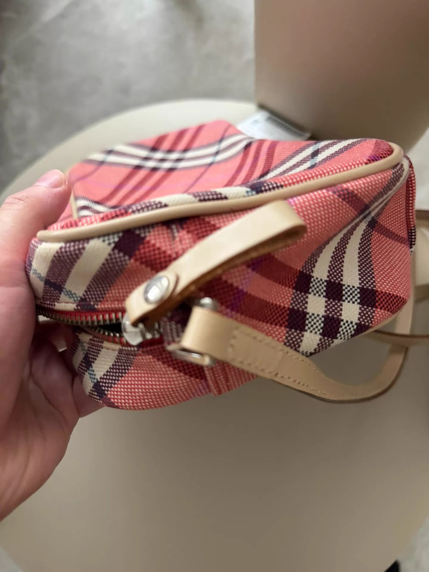 Burberry Burberry Authentic Camera Bag Good Condition Size ONE SIZE - 3 Thumbnail