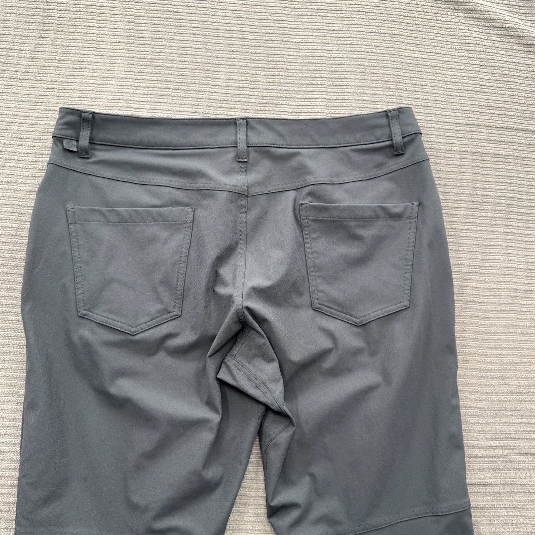 Lululemon Lululemon Pants Mens 36 Black Relaxed Fit Athletic Stretch Golf Travel Performance Chino Straight Pockets Belt Loops Zip Fly Button Vintage No Mens Size US 36 / EU 52 - 8 Thumbnail