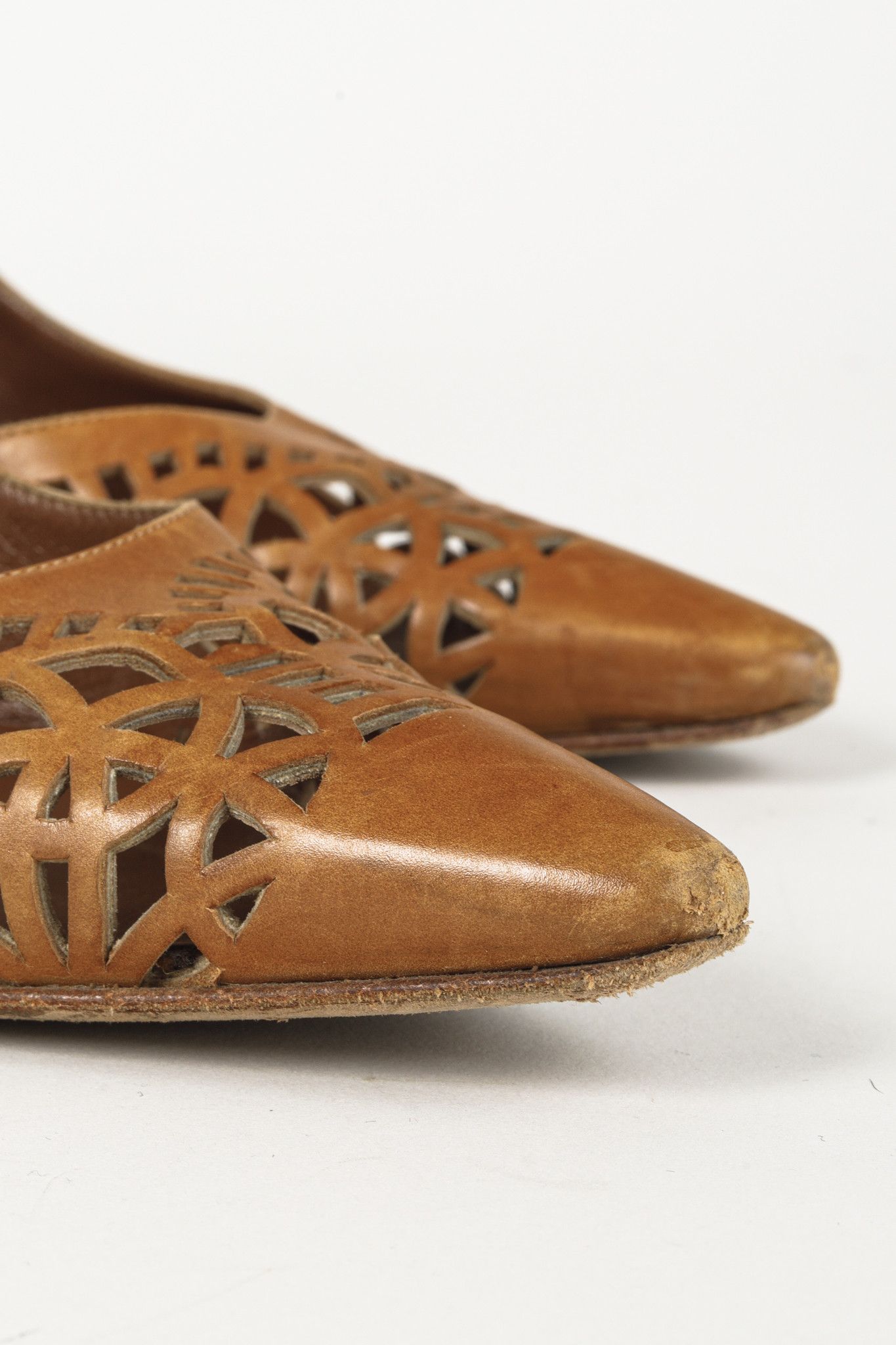 Manolo Blahnik Manolo Blahnik Tan Cut-out Leather Pumps Size US 7 / IT 37 - 7 Thumbnail
