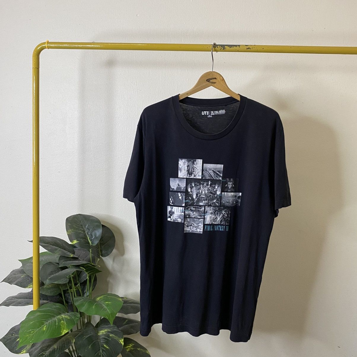 Uniqlo Final Fantasy VII Video Games 35th Anniversary Collaboration Size US L / EU 52-54 / 3 - 1 Thumbnail