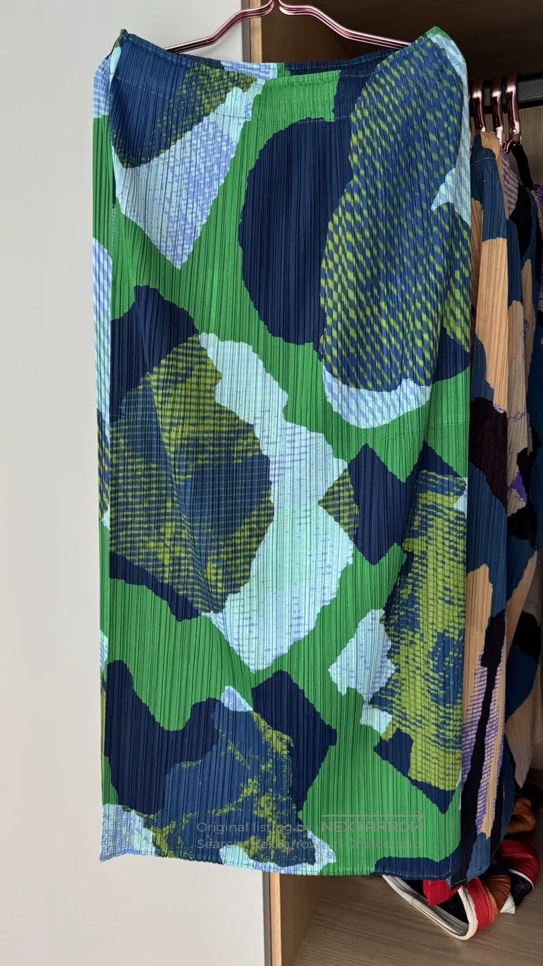 Issey Miyake Issey Miyake size:3 Green Meteorite Midi Skirt Size 22" - 1 Thumbnail