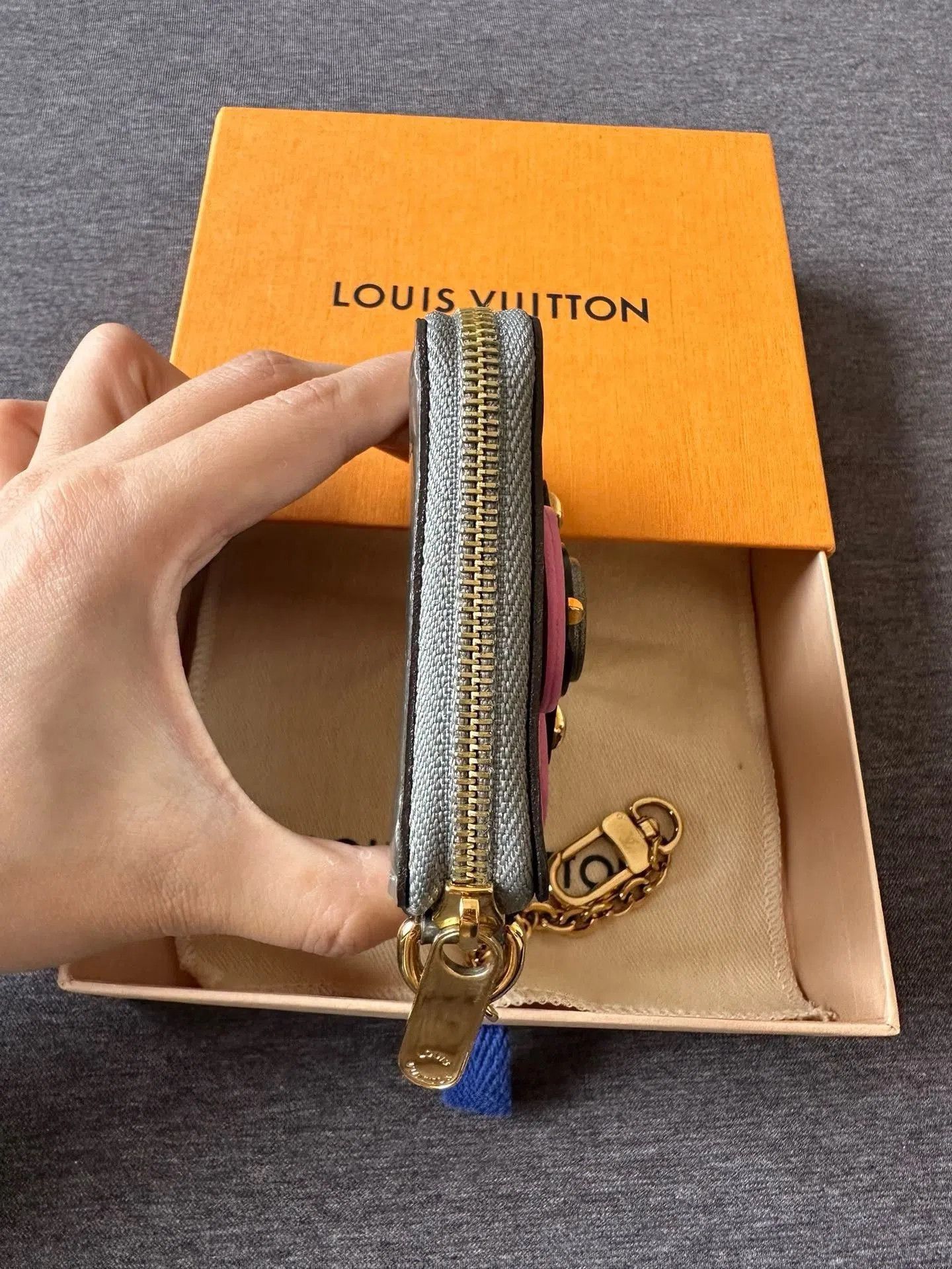 Louis Vuitton LV Limited 3D Flower Coin Purse. Size ONE SIZE - 5 Thumbnail