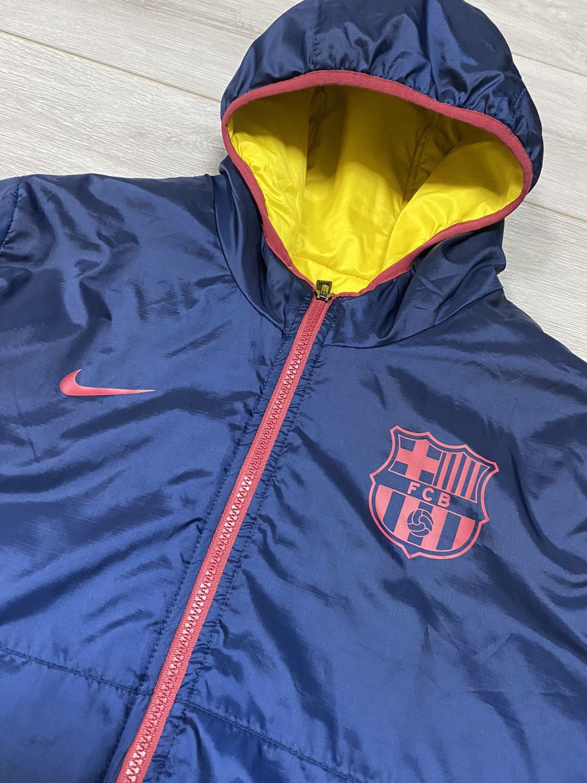 Nike Nike 2 in 1 reversible Barcelona double sided micropuffer Size US S / EU 44-46 / 1 - 5 Thumbnail