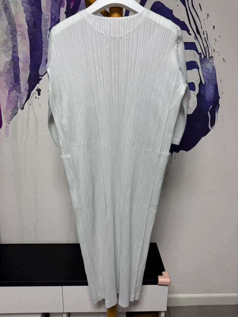Issey Miyake Issey Miyake size:3 Ice-white pleated fashionable round-ne Size S / US 4 / IT 40 - 2 Thumbnail