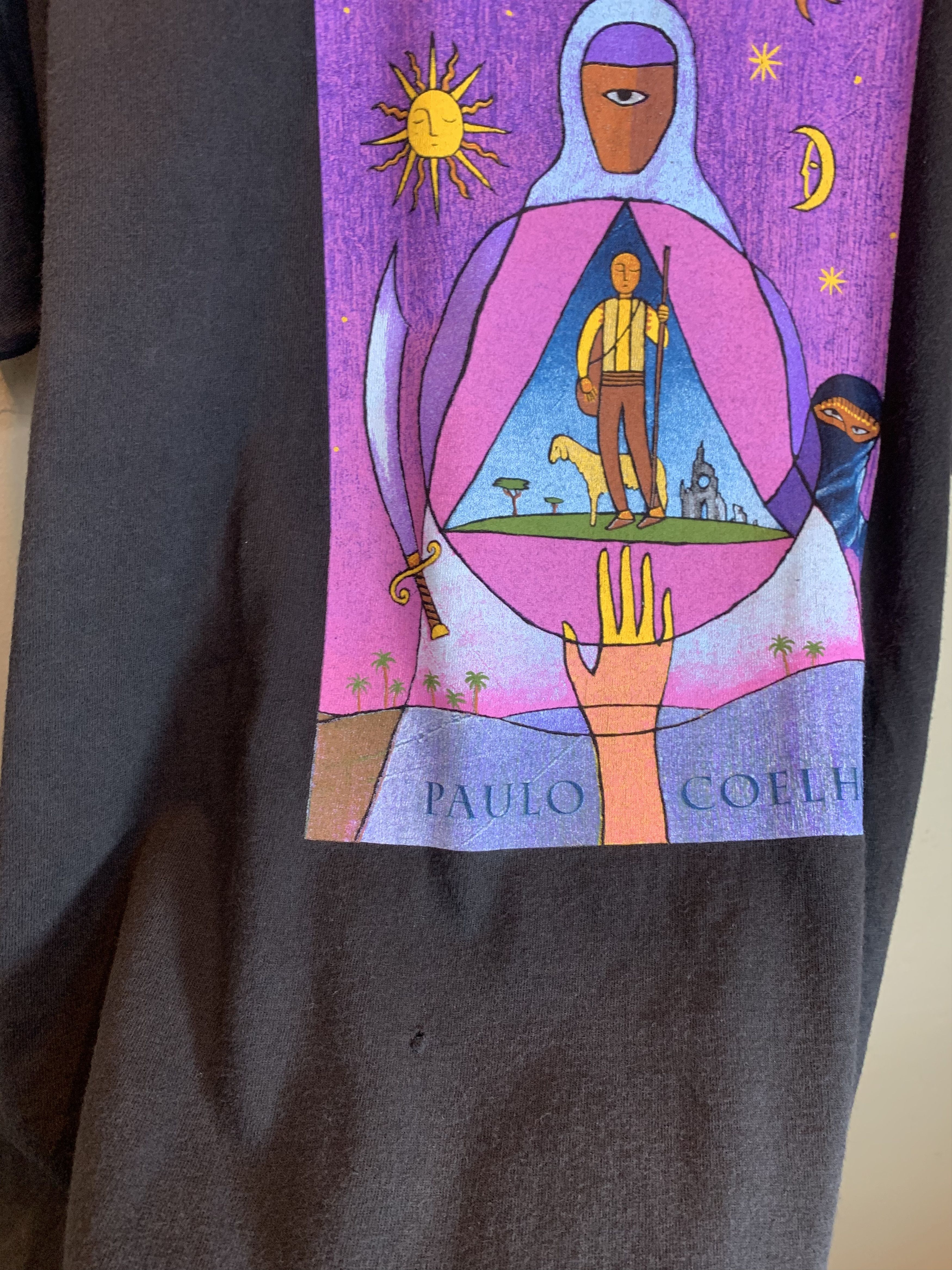 Vintage RARE* Vintage 80’s The Alchemist Paulo Coelho Book Art Shirt Size US XL / EU 56 / 4 - 4 Thumbnail
