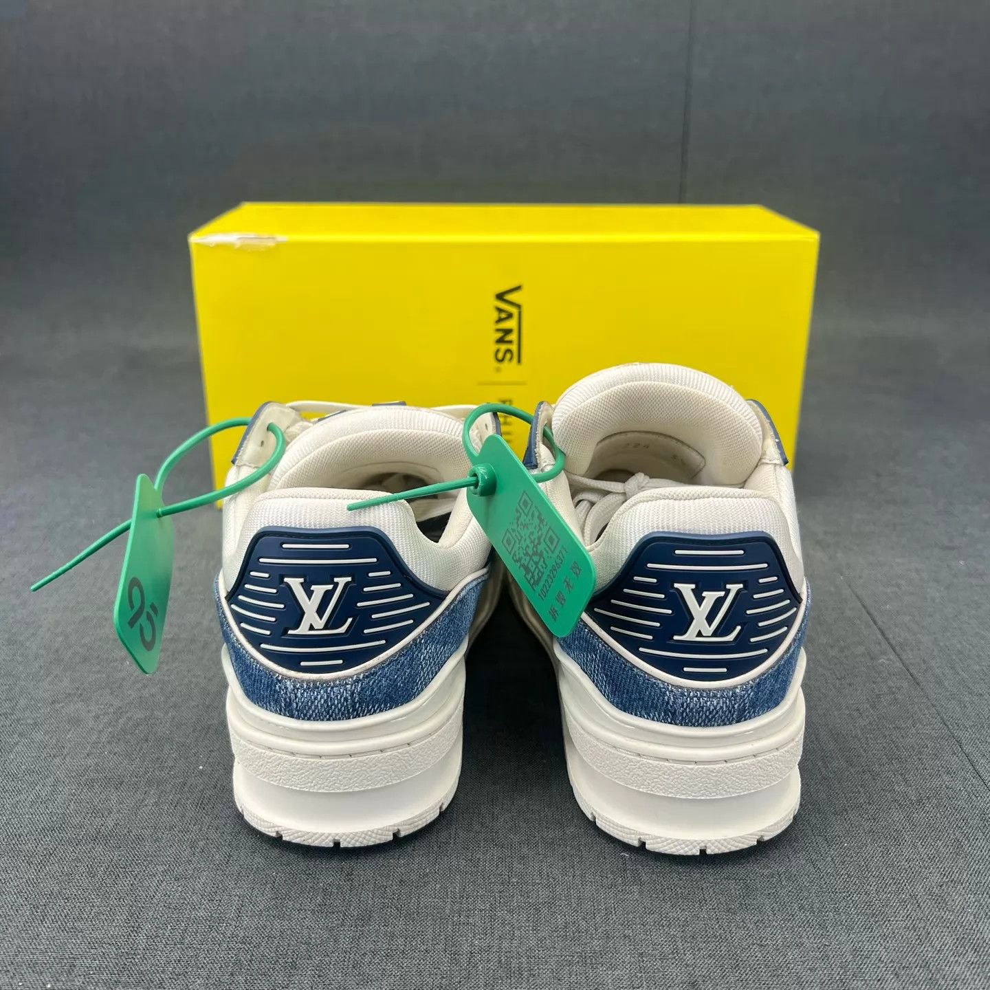 Louis Vuitton LV Trainer White Blue Damier 37.5 Worn 2x With Box Size US 7 / IT 37 - 8 Thumbnail