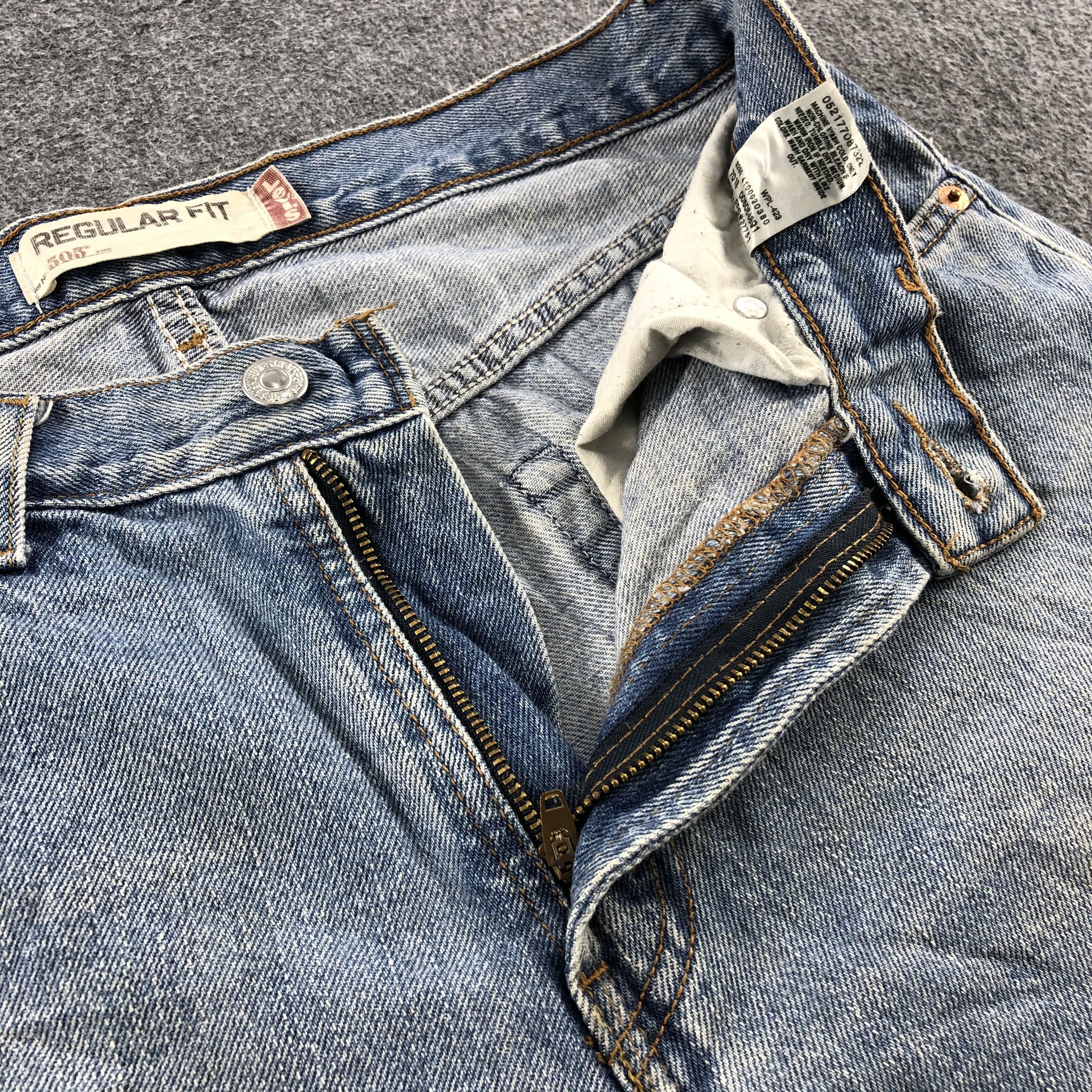 Levi's Blue Wash Vintage Levis 505 Jeans-J1136 Size US 31 - 8 Thumbnail