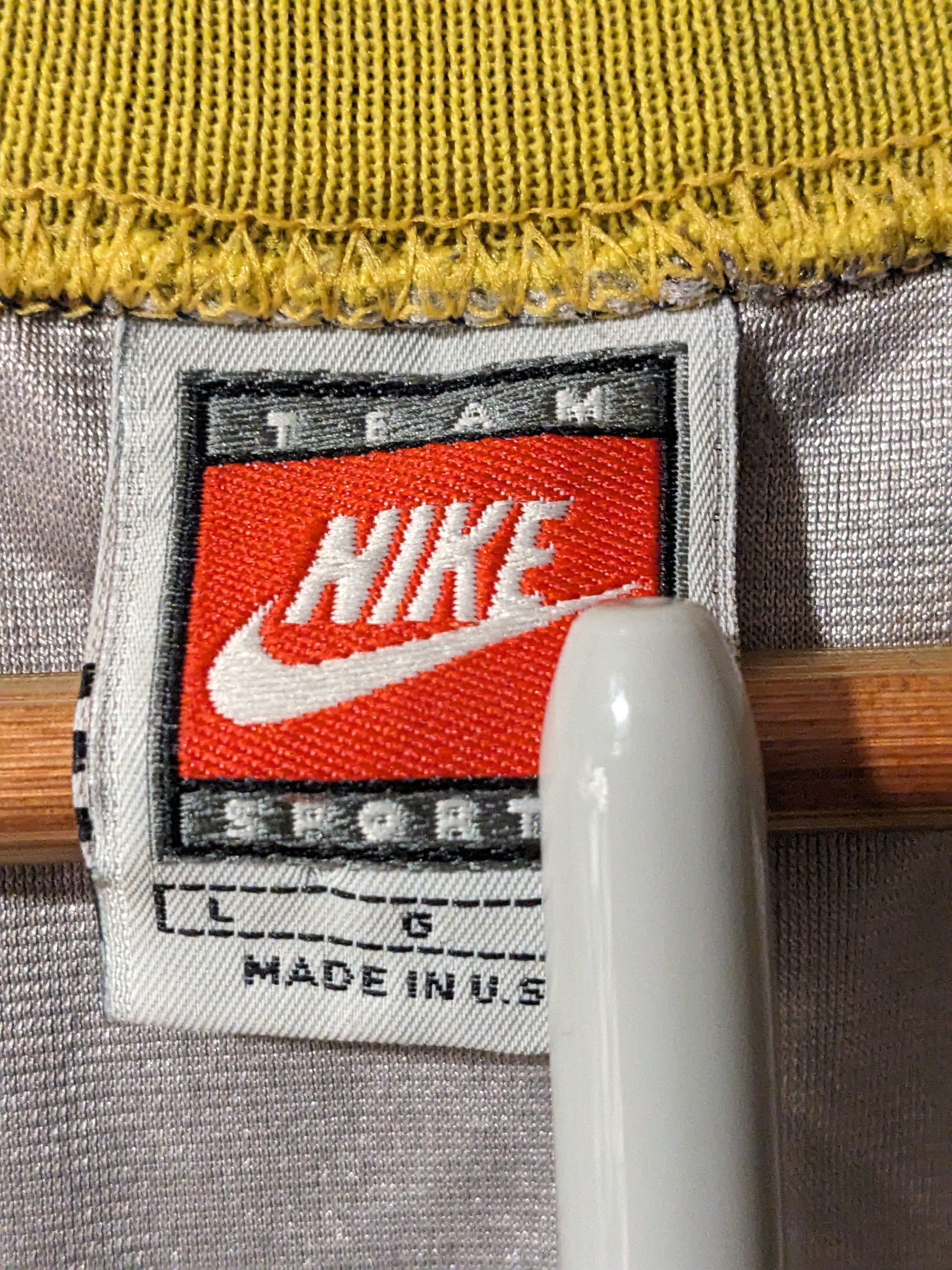 Nike × Vintage Vintage 90s Michigan University Nike Large Basketball Jersey Size US L / EU 52-54 / 3 - 4 Thumbnail