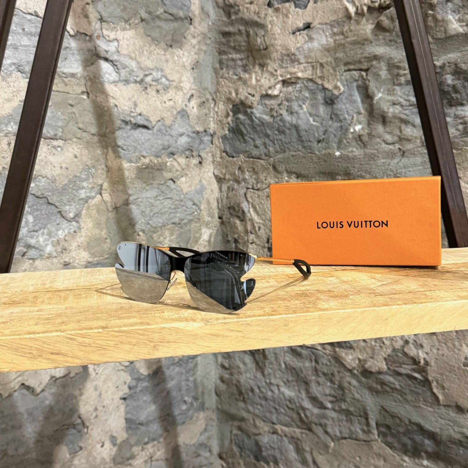 Louis Vuitton Louis Vuitton Z1235E Bohemian Vuittony Shield Sunglasses Size ONE SIZE - 1 Thumbnail