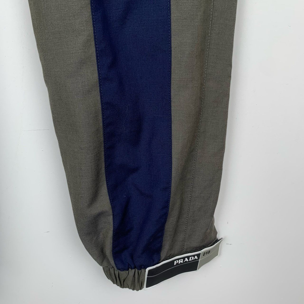 Prada Prada Pants Colorblock Logo Velcro Joggers (Size 48) Size US 32 / EU 48 - 6 Thumbnail