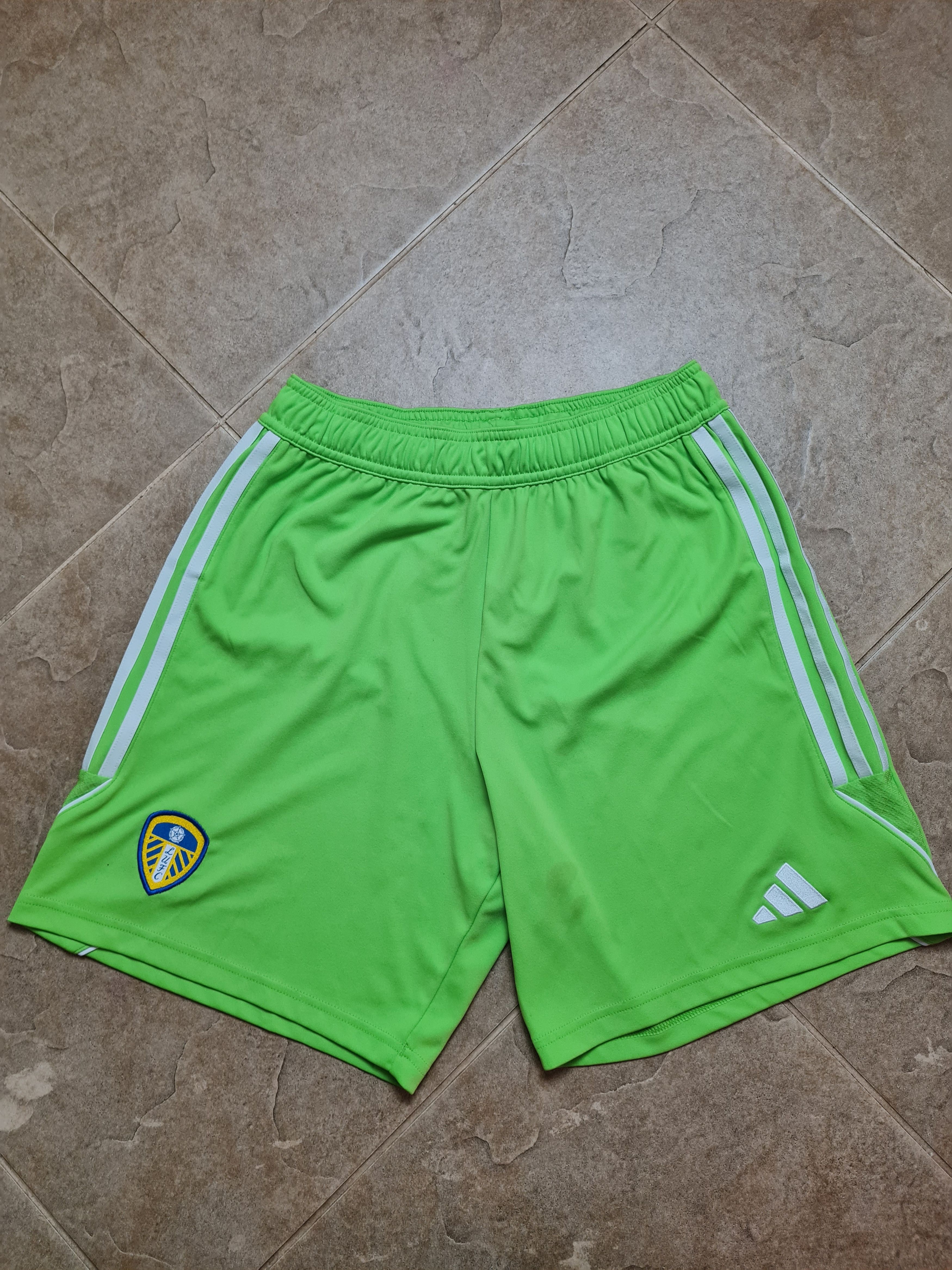 Adidas Leeds United Goalkeeper Adidas Long Sleeve Jersey & Shorts Size US S / EU 44-46 / 1 - 18 Thumbnail