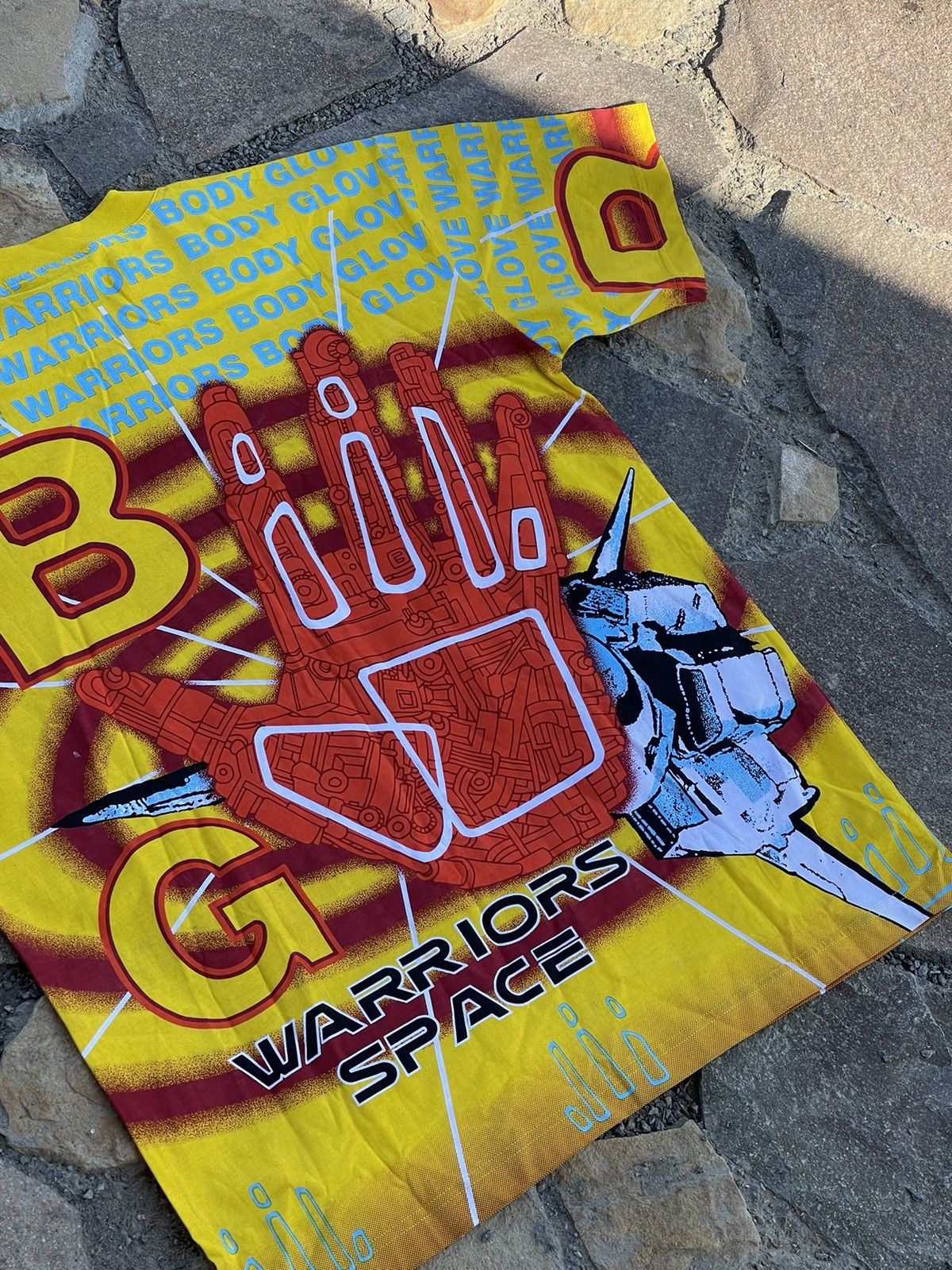 Body Glove Body Glow Vintage Yellow Graphic Overprint warriors t-shirt Size US M / EU 48-50 / 2 - 22 Thumbnail
