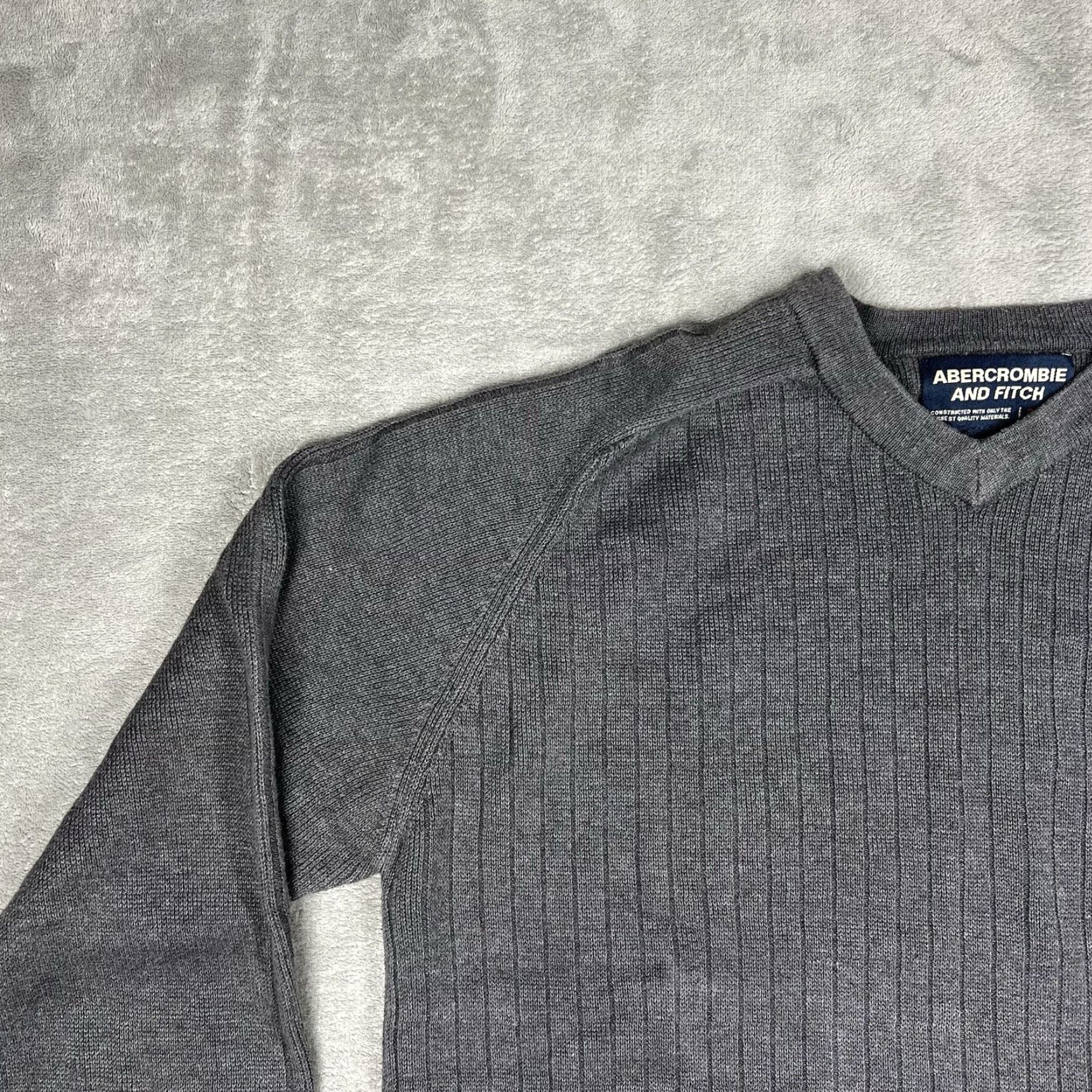 Abercrombie & Fitch VINTAGE Abercrombie & Fitch A92 Mens V-Neck Sweater XL Charcoal Gray Knit Pullover Embroidered Logo Size US XL / EU 56 / 4 - 2 Thumbnail