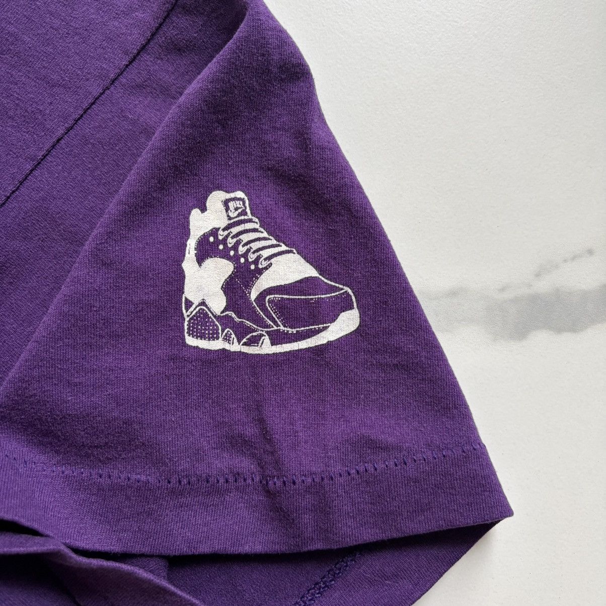 Fruit Of The Loom Vintage 1990s 90s Nike Huarache Promo The Shoe Box T Shirt L Size US L / EU 52-54 / 3 - 2 Thumbnail