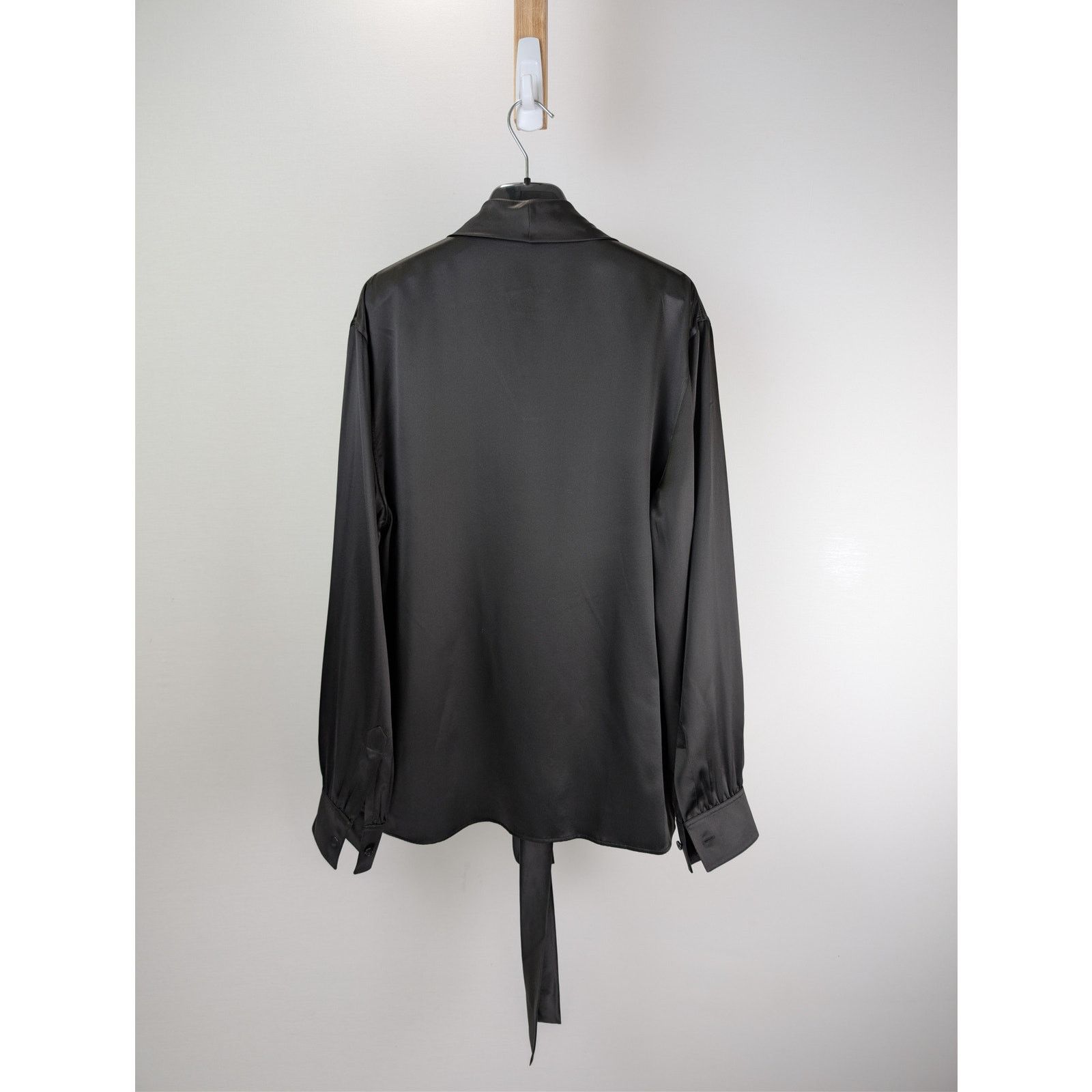 Saint Laurent Paris o1rshd1 silk shirt with a bow at the neck in Black Size US S / EU 44-46 / 1 - 9 Thumbnail