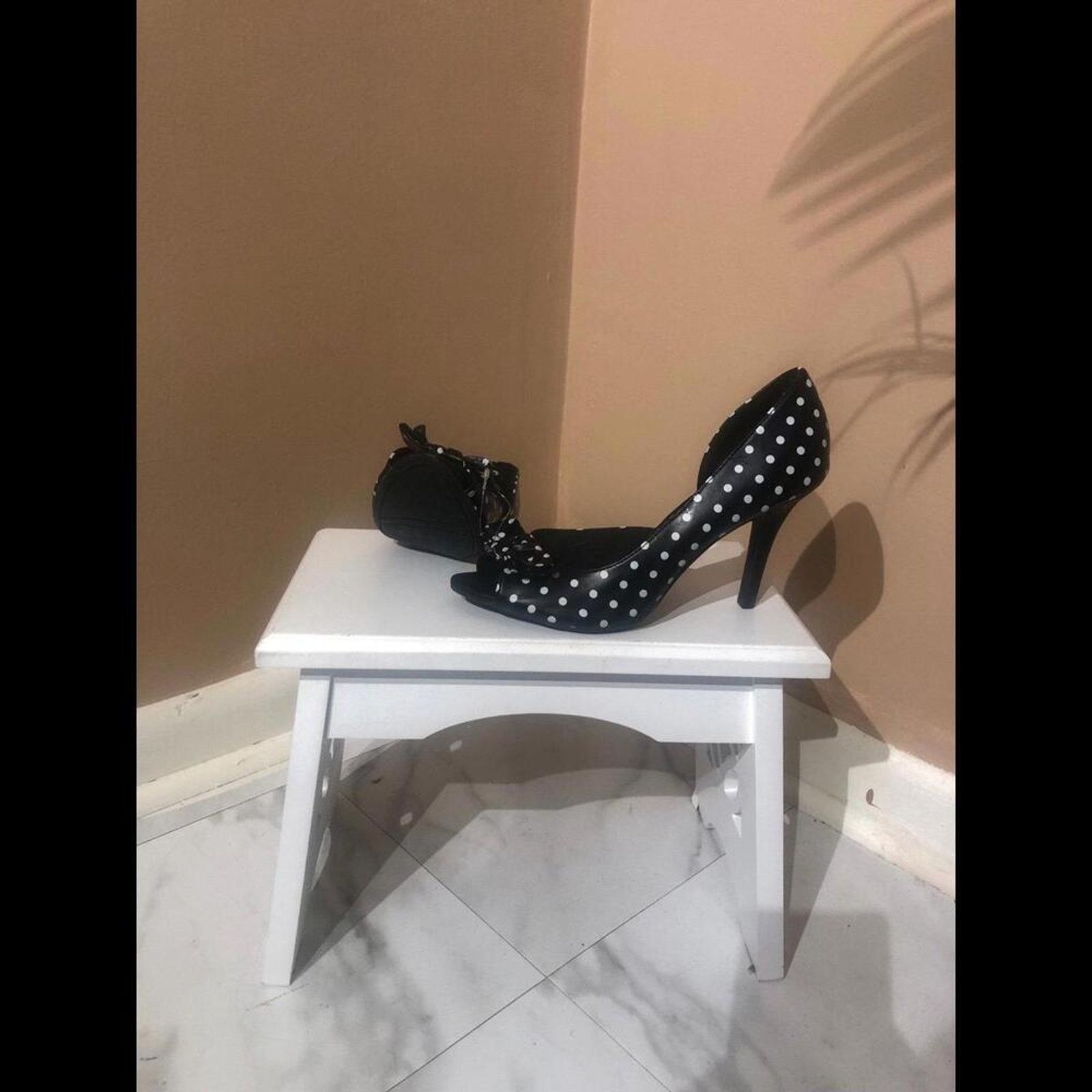 Vionic Fioni polka Dot peekaboo toe side open Heel pumps Size US 8 / IT 38 - 6 Thumbnail