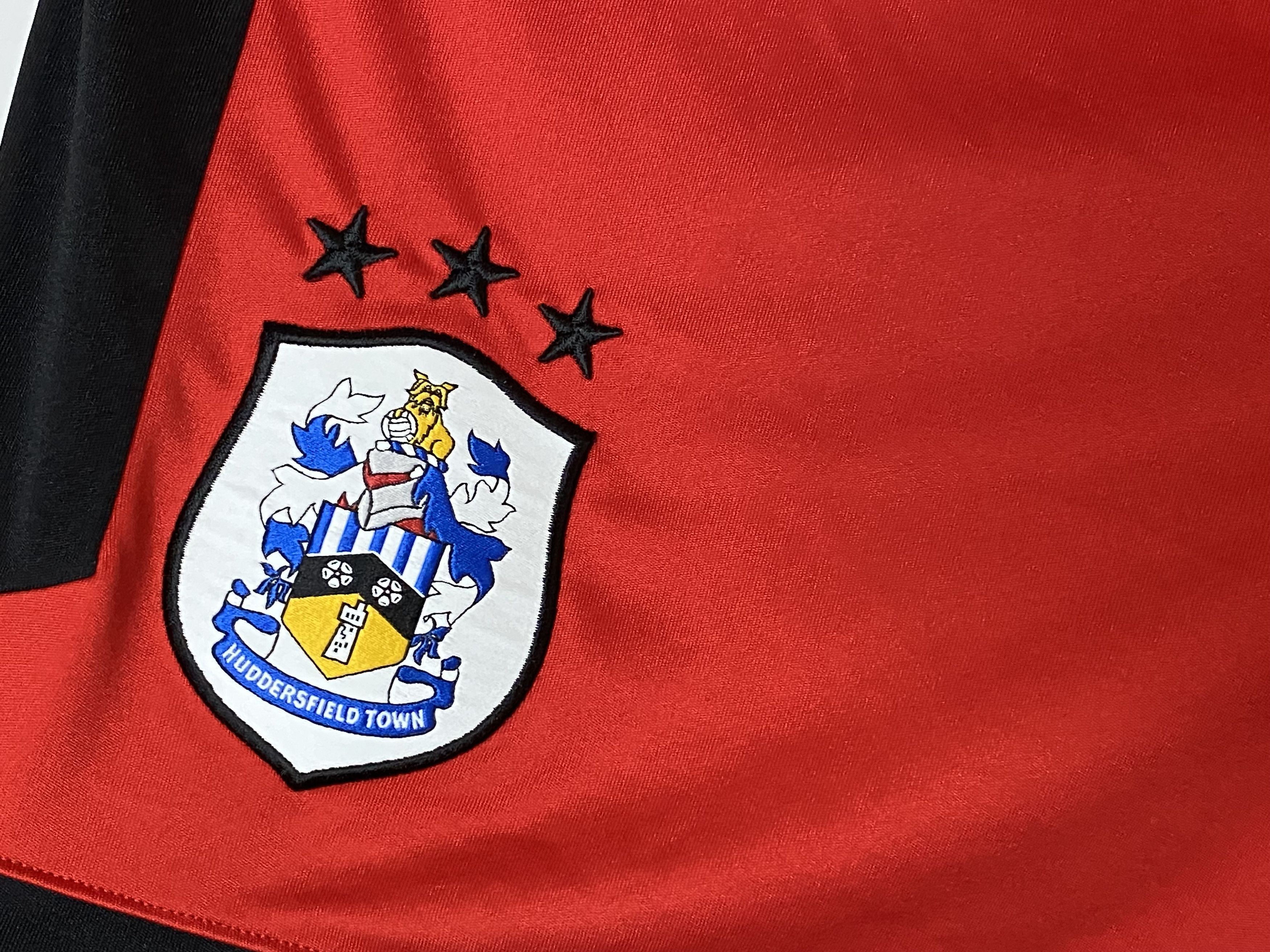 Puma HUDDERSFIELD TOWN 2017 2018 AWAY FOOTBALL SOCCER SHORTS Size US 32 / EU 48 - 3 Thumbnail