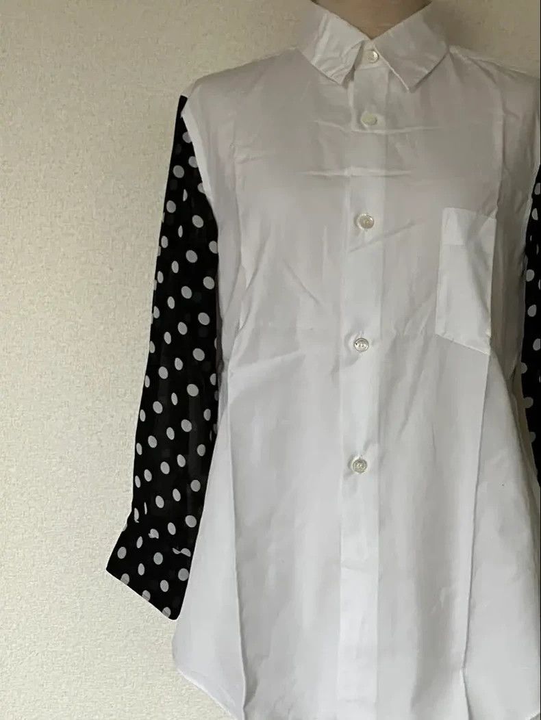 Comme Des Garcons White perspective black polka dot croppe