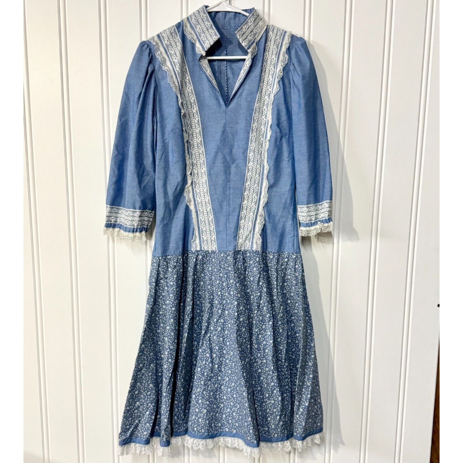 Vintage Handmade 70s Vintage Lace Collared Long Peplum Mini Dress Size M / US 6-8 / IT 42-44 - 1 Thumbnail