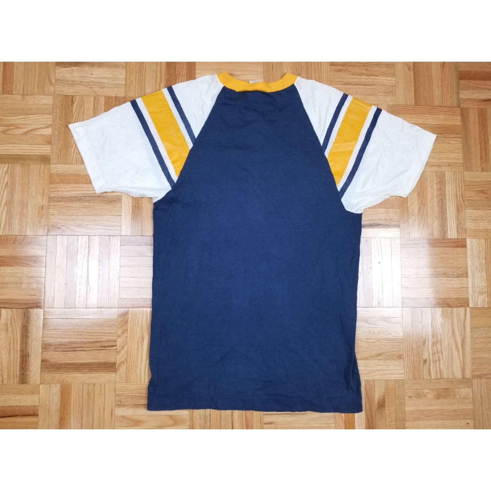 Champion VINTAGE Champion University Blue Bar T-Shirt L Mens West Virginia 70s 70's Bar Crest 18in 25in Cotton Short Sleeve Round Neck White/Blue? Size US L / EU 52-54 / 3 - 3 Thumbnail