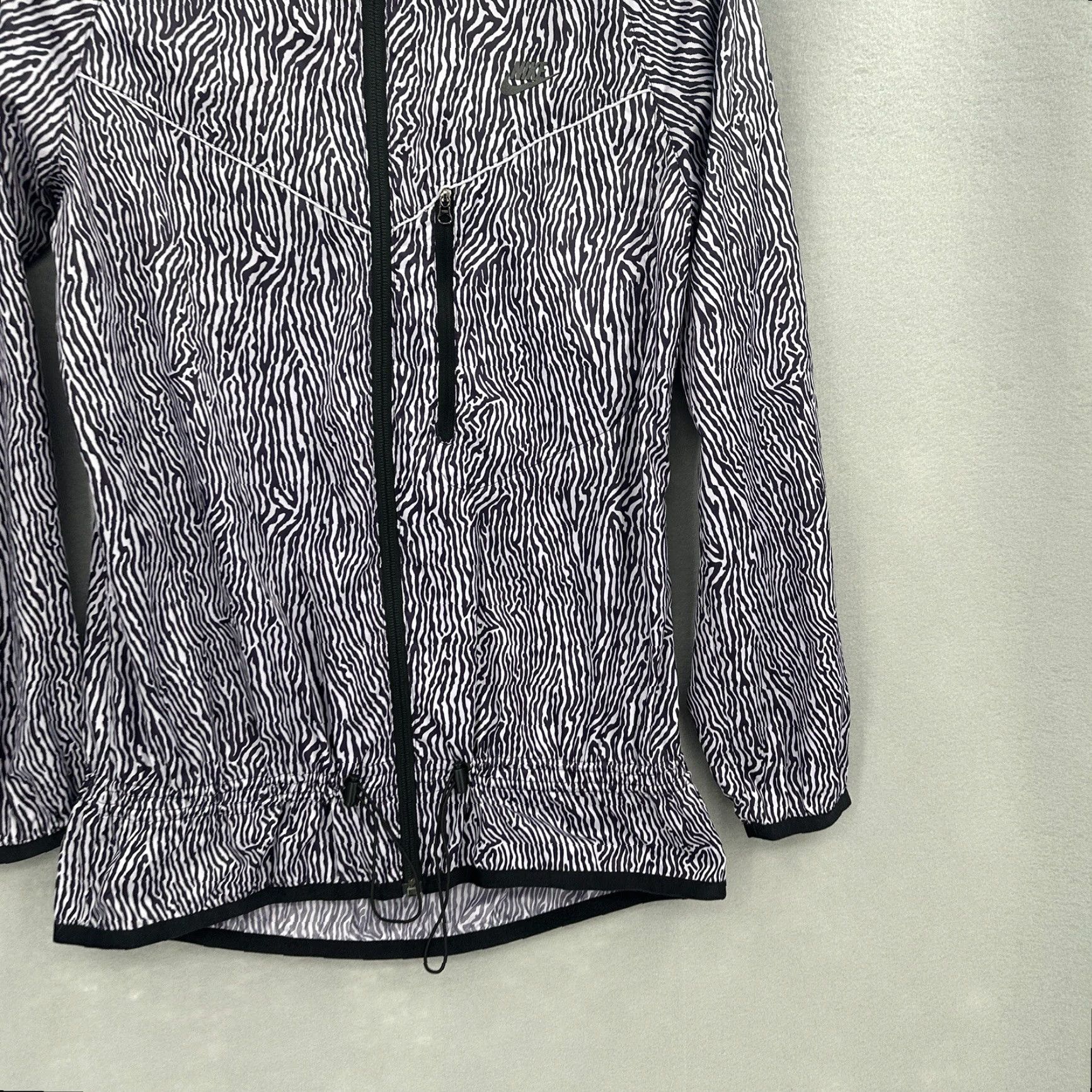 Nike Nike Windrunner Jacket Womens S Black Windbreaker, Windrunner, Hooded, Zip, Pockets, Lightweight, Running, Fall/Spring/Winter, Womens Size S / US 4 / IT 40 - 2 Thumbnail