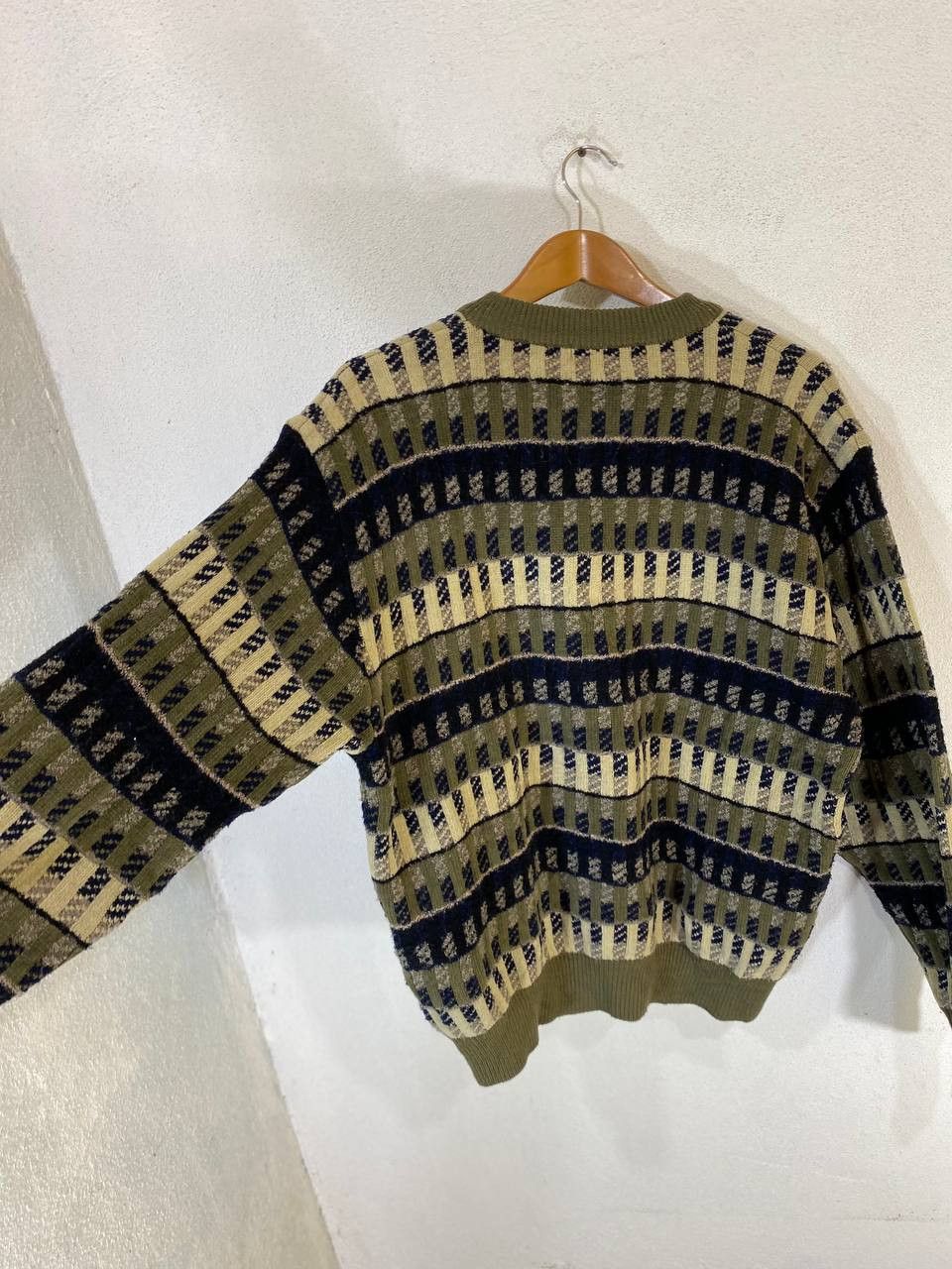 Japanese Brand vintage japanese brands knitwear very nice design Size US L / EU 52-54 / 3 - 7 Thumbnail