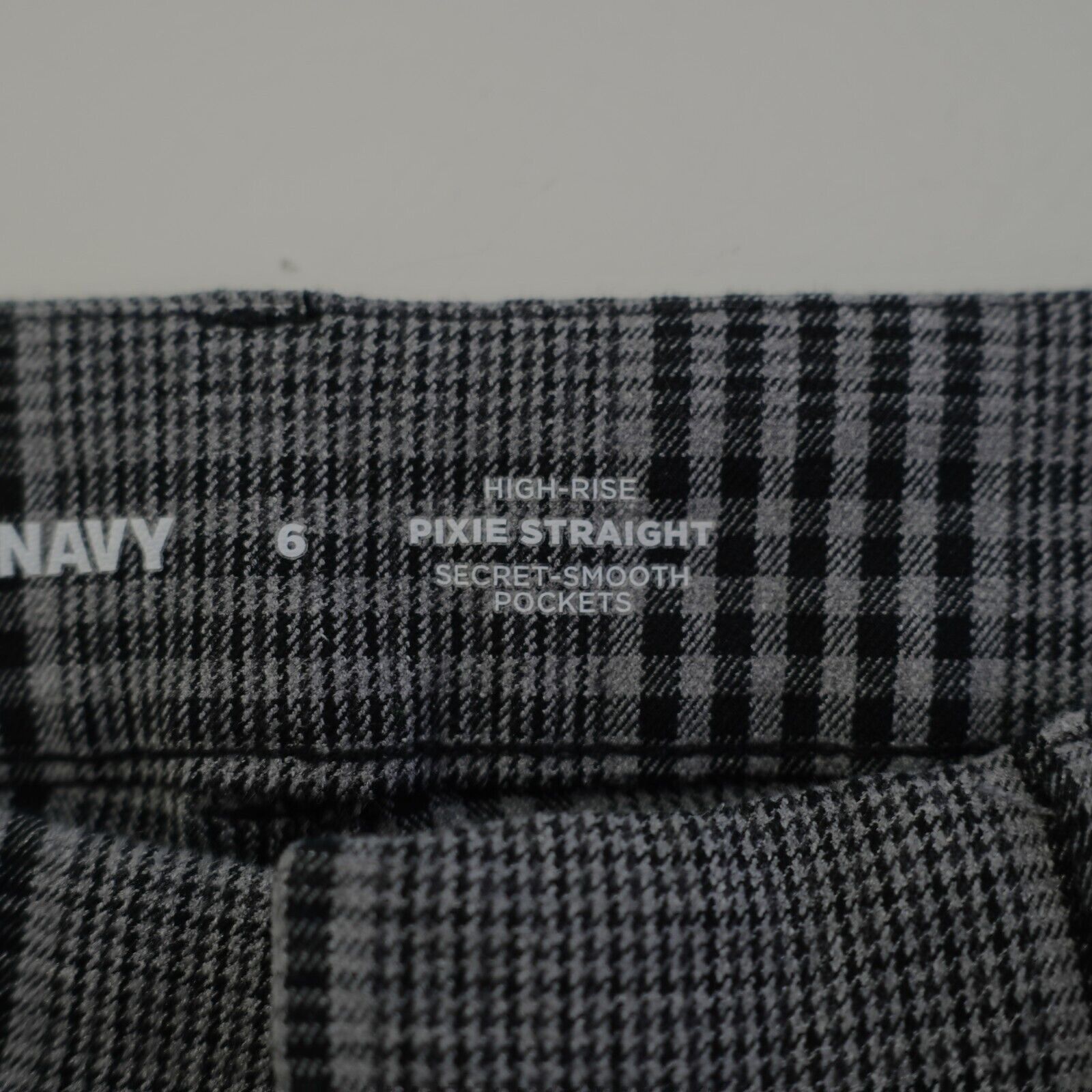 Old Navy Old Navy Pixie Straight Secret Smooth Pockets Gray Plaid Dre Size 28" / US 6 / IT 42 - 5 Thumbnail