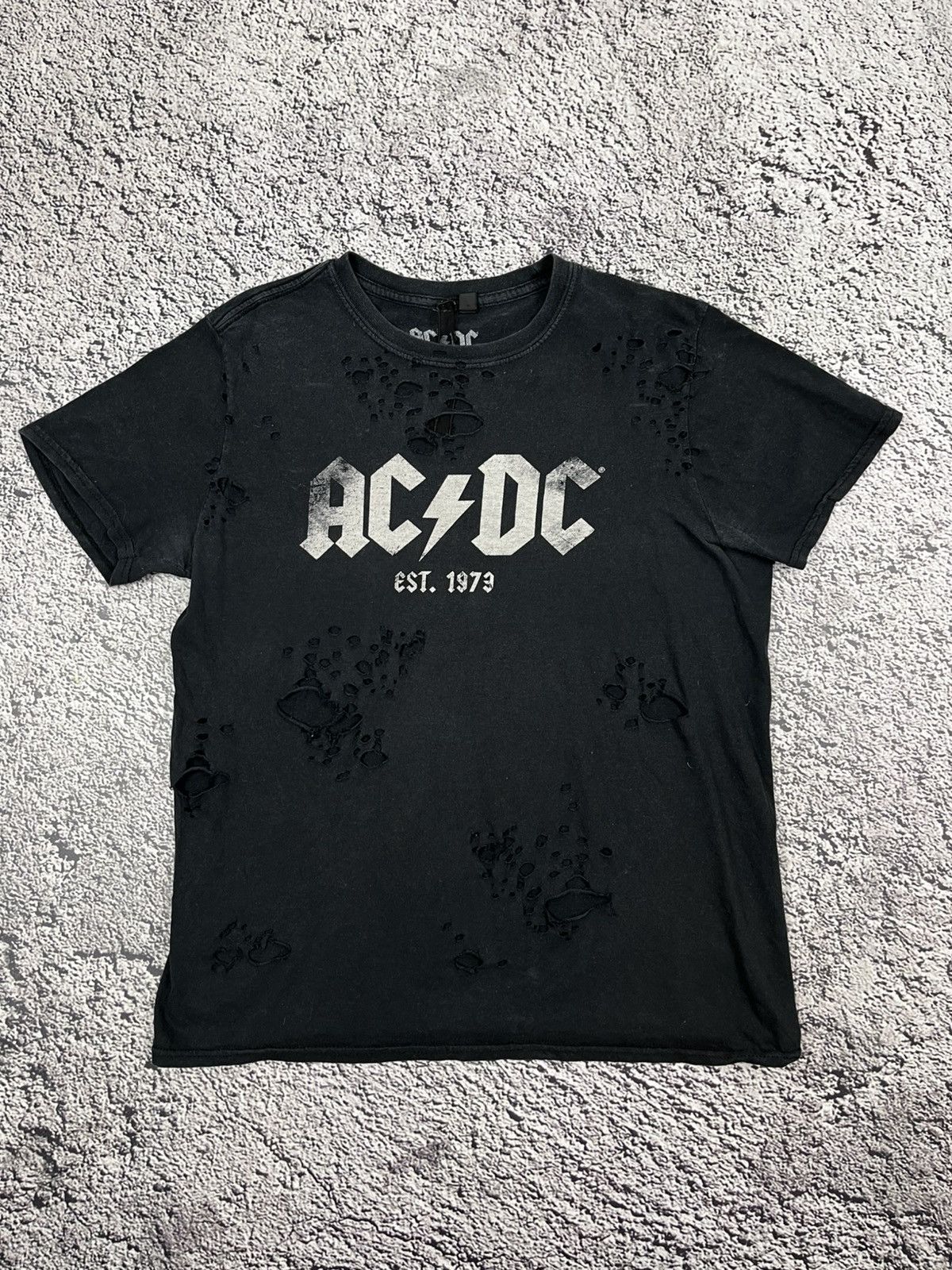AC/DC Vintage AC/DC Torn T Shirt Big Logo Size M Size US M / EU 48-50 / 2 - 1 Thumbnail