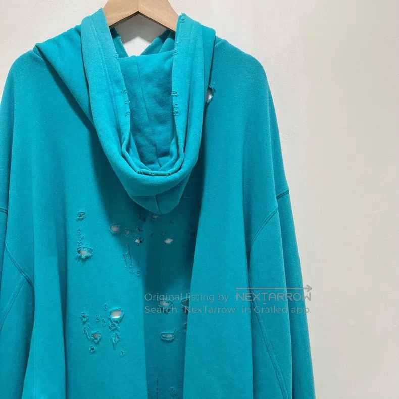 Balenciaga Balenciaga Lake Blue Printed Logo Ripped White Base Hooded Size US XS / EU 42 / 0 - 4 Thumbnail