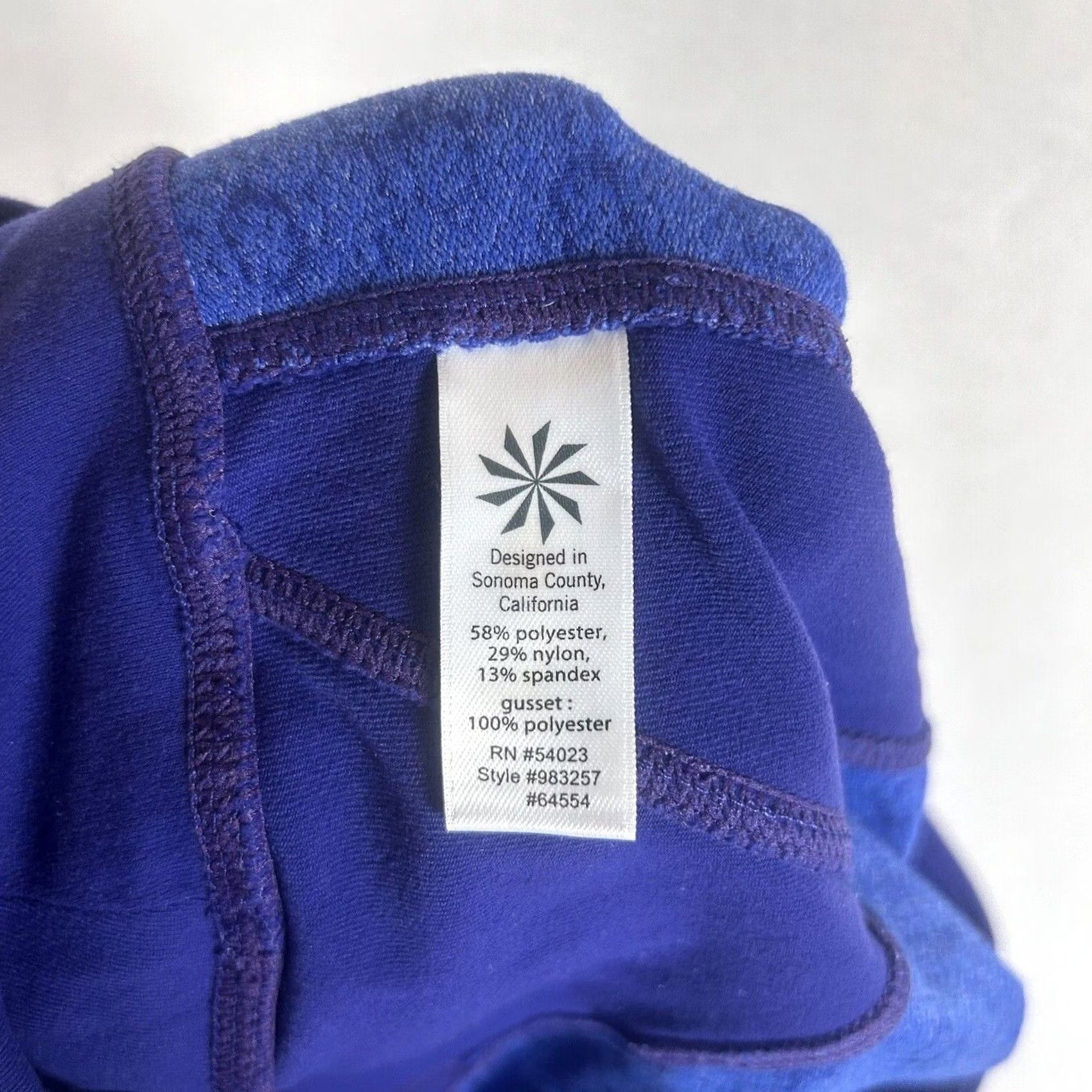 Athleta Athleta Capri Leggings M Purple Honeycomb Yoga Workout Stretch Capris Womens Size 32" / US 10 / IT 46 - 3 Thumbnail