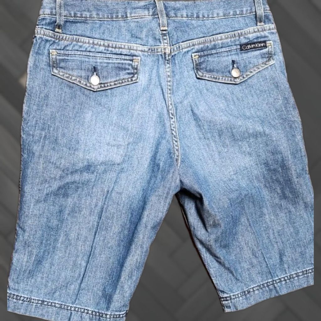 Calvin Klein VINTAGE Calvin Klein Blue Jean Shorts Women 12 (34x12) Denim Mid Rise 5-Pocket Laundry Wash Blue Womens Jeans Shorts Size 34" / US 12 / IT 48 - 1 Thumbnail
