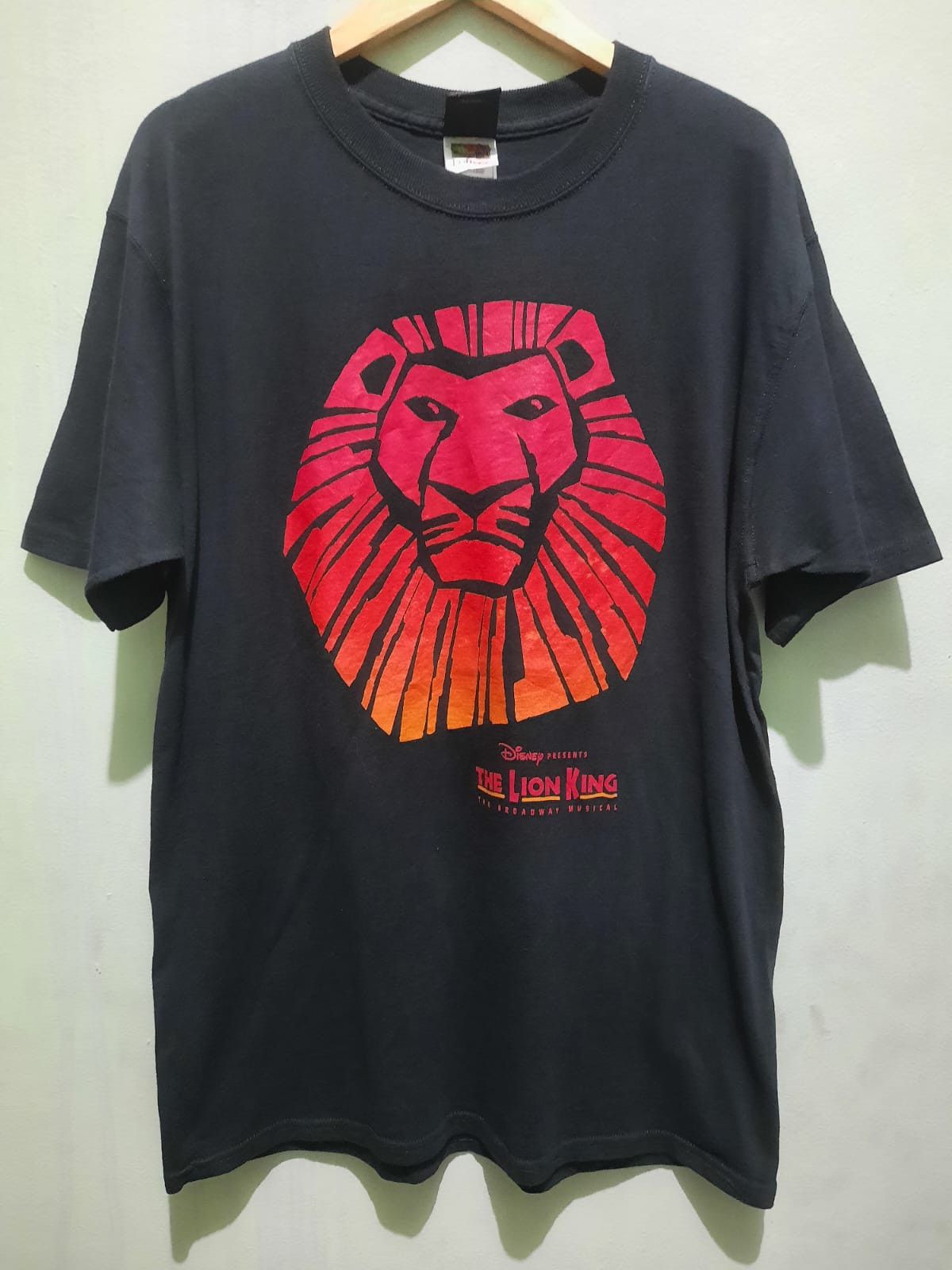 Disney × Vintage The Lion King - Disney Size US L / EU 52-54 / 3 - 1 Thumbnail