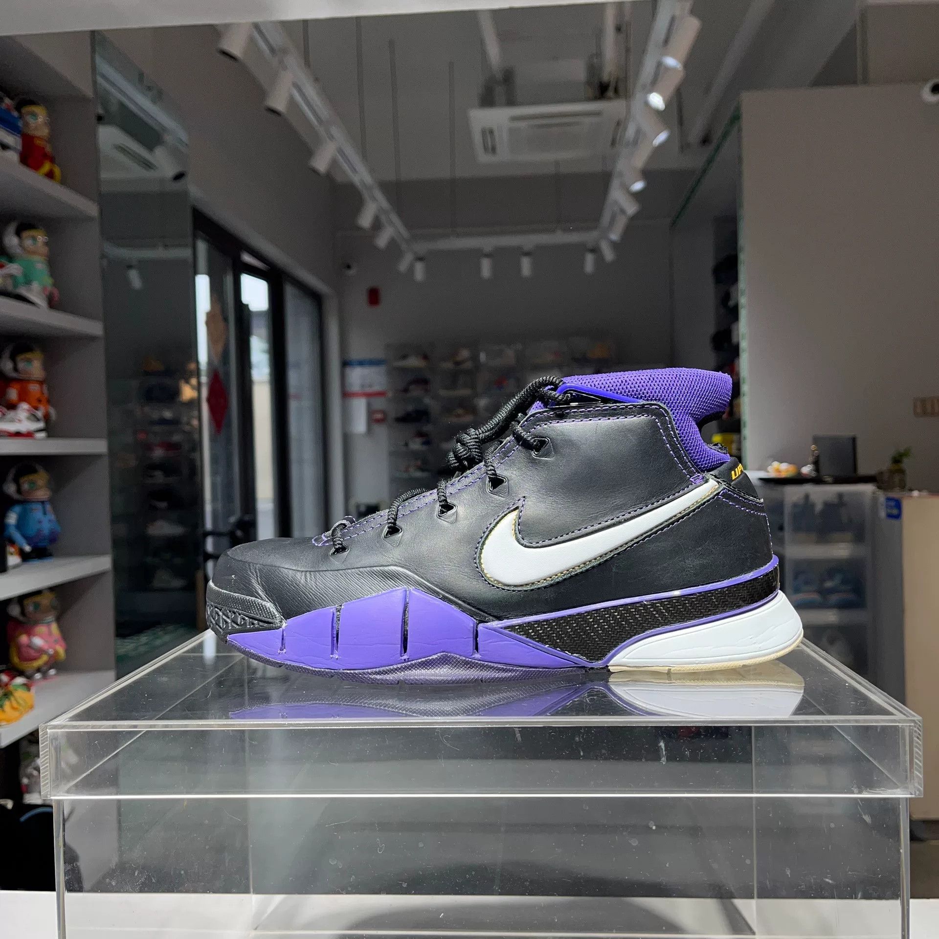 Nike Nike Purple Lowtop Sneakers 9.5 Men Size US 9.5 / EU 42-43 - 1 Thumbnail