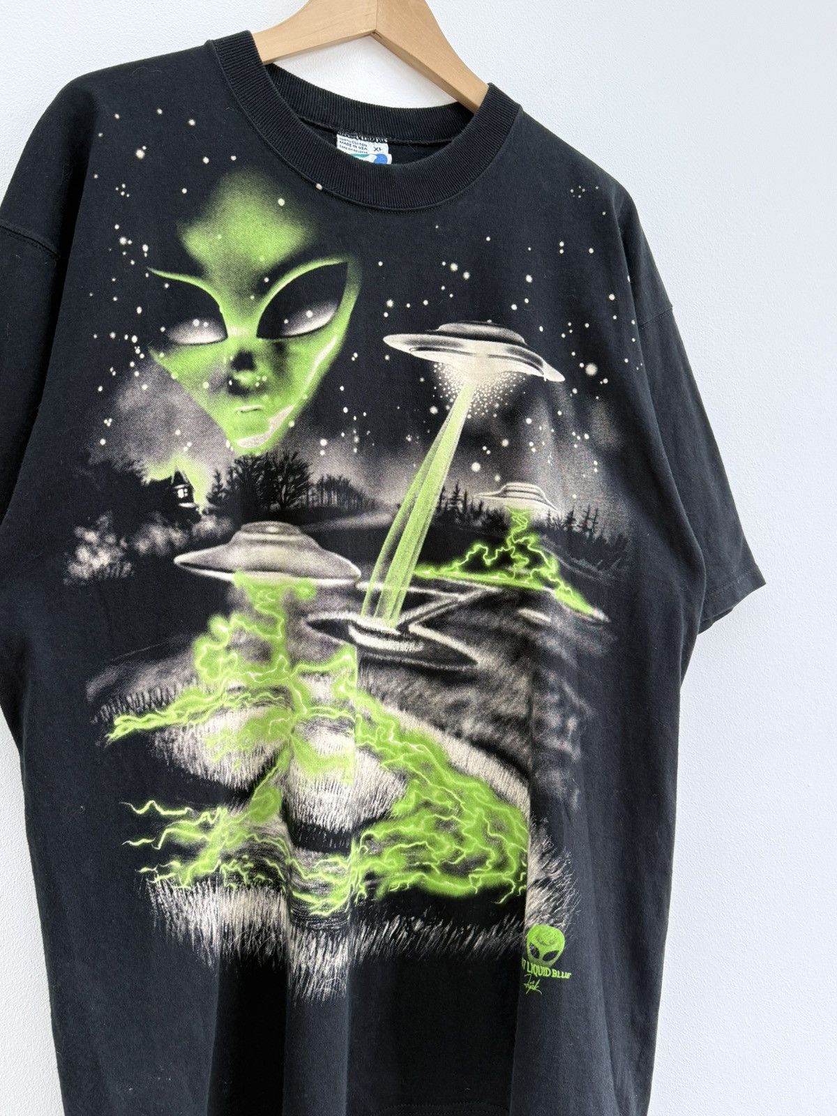 Liquid Blue Vintage 1997 Liquid Blue Alien UFO Graphic AOP T-Shirt Size US XL / EU 56 / 4 - 4 Thumbnail