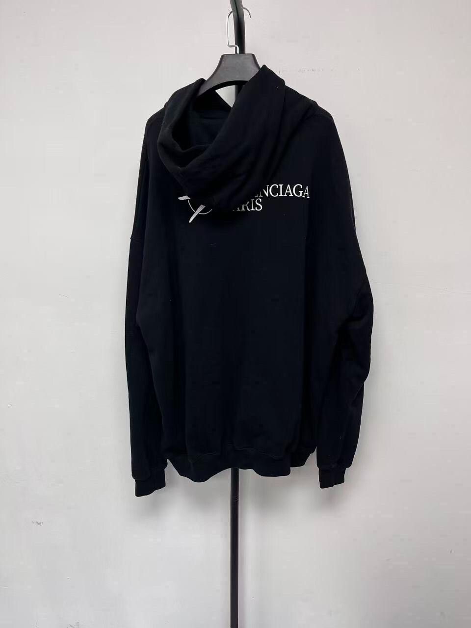 Balenciaga balenciaga oversized black hoodie for men Size US L / EU 52-54 / 3 - 2 Thumbnail