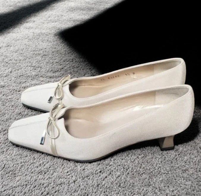 Stuart Weitzman Stuart Weitzman French Kitten Heel Shoes Size 4.5B Size US 4.5 / IT 34.5 - 4 Thumbnail