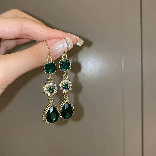 Other Women's Green Crystal Long Dangle Drop Earrings Size ONE SIZE - 1 Thumbnail