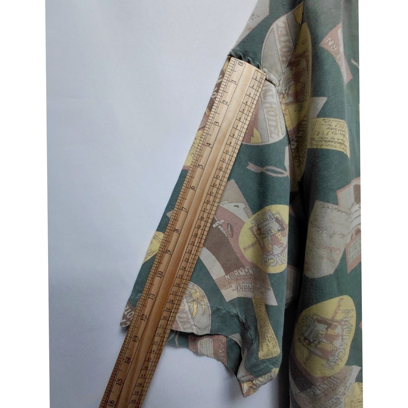 Gap VINTAGE GAP Linen Rayon Short Sleeve Button-Down Shirt Abstract Print Size L Green Mens Casual 1990s Travel Front Chest Pocket Button Front Size US L / EU 52-54 / 3 - 5 Thumbnail