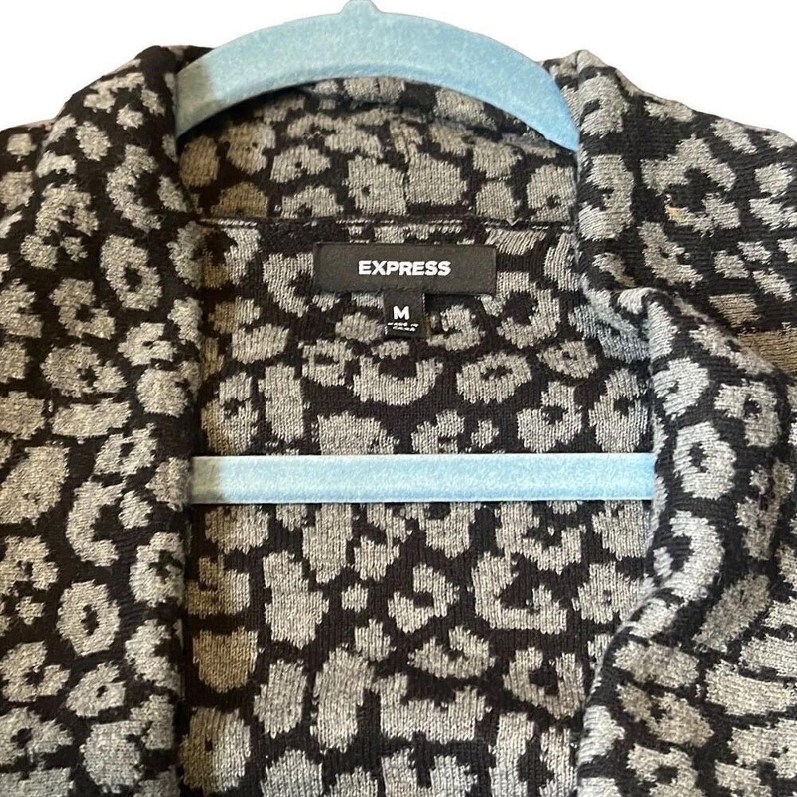Express Express cheetah print bolero style sweater medium Size M / US 6-8 / IT 42-44 - 3 Thumbnail
